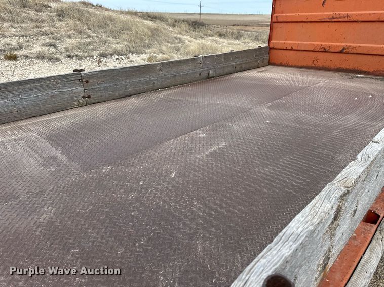 image for item ER8783 1975 Ford F600 dump flatbed truck