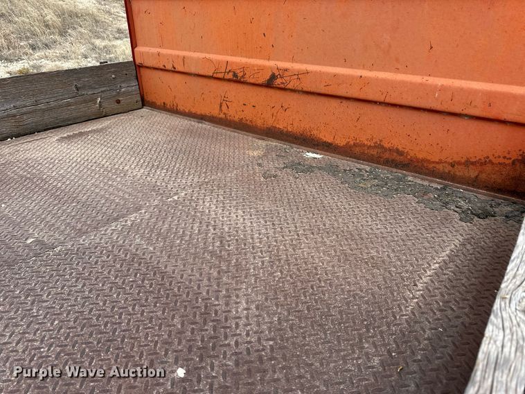 image for item ER8783 1975 Ford F600 dump flatbed truck