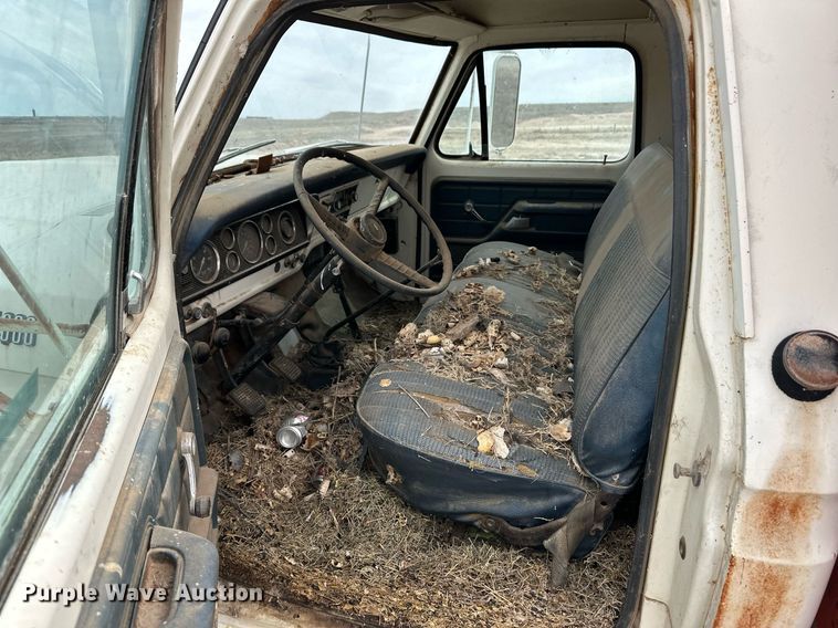 image for item ER8783 1975 Ford F600 dump flatbed truck