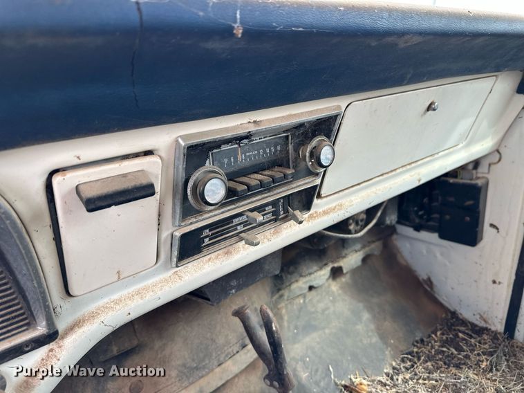 image for item ER8783 1975 Ford F600 dump flatbed truck