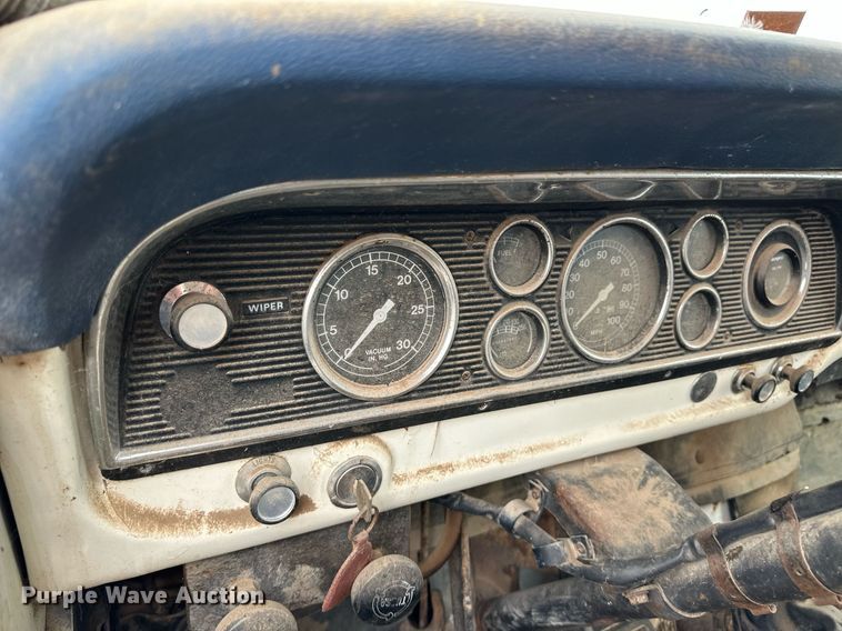 image for item ER8783 1975 Ford F600 dump flatbed truck