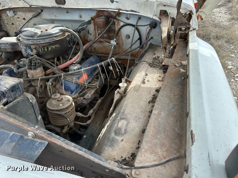 image for item ER8783 1975 Ford F600 dump flatbed truck