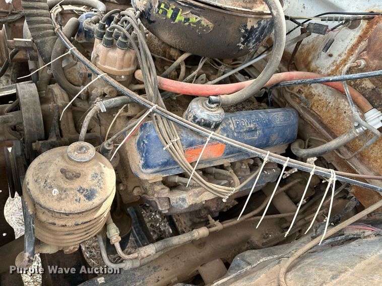 image for item ER8783 1975 Ford F600 dump flatbed truck