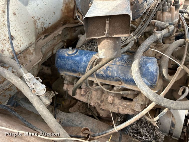 image for item ER8783 1975 Ford F600 dump flatbed truck