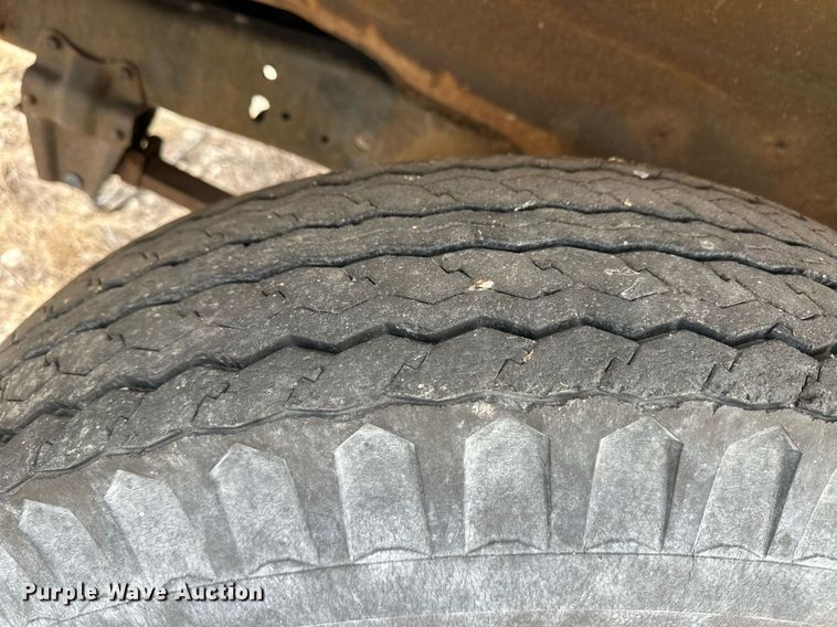 image for item ER8783 1975 Ford F600 dump flatbed truck