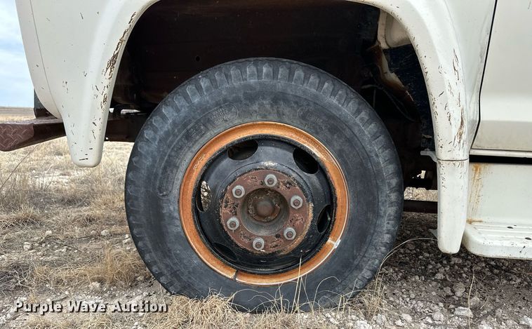 image for item ER8783 1975 Ford F600 dump flatbed truck