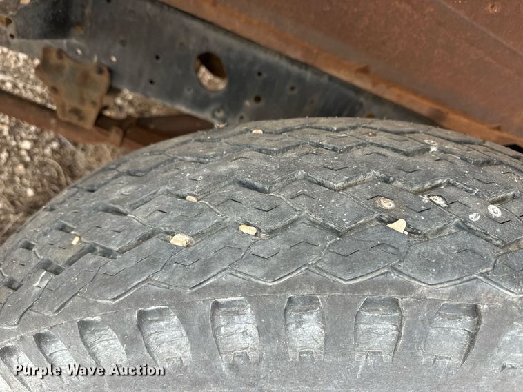 image for item ER8783 1975 Ford F600 dump flatbed truck