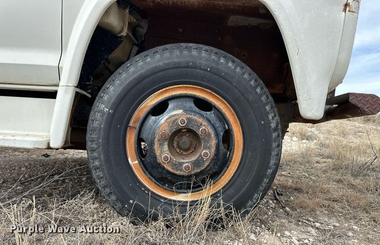 image for item ER8783 1975 Ford F600 dump flatbed truck