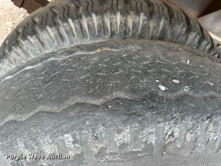 image for item ER8783 1975 Ford F600 dump flatbed truck