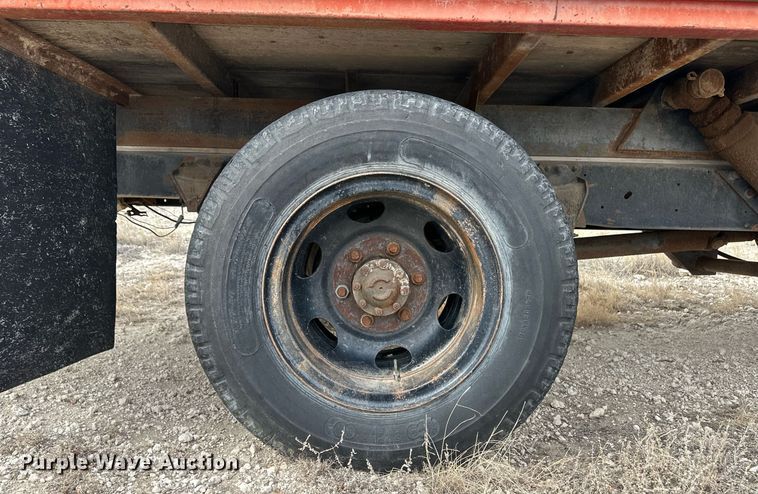 image for item ER8783 1975 Ford F600 dump flatbed truck
