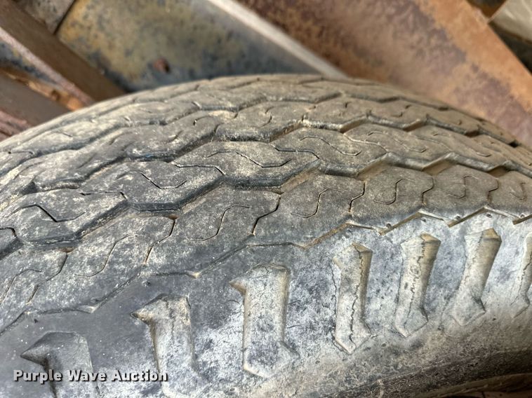 image for item ER8783 1975 Ford F600 dump flatbed truck