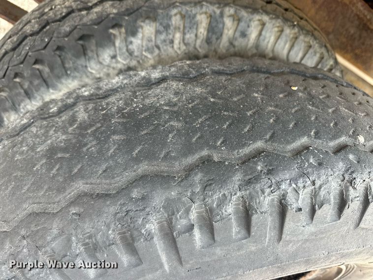 image for item ER8783 1975 Ford F600 dump flatbed truck