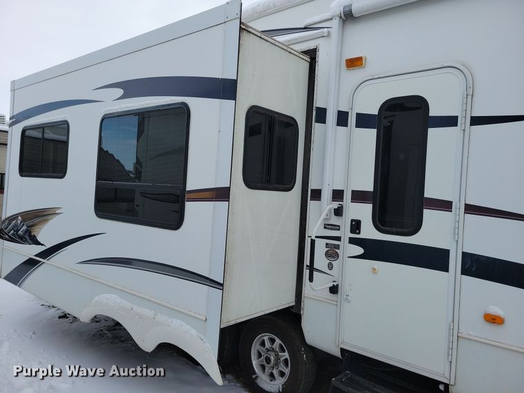 image for item NB9878 2010 Keystone Montana camper