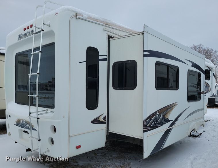 image for item NB9878 2010 Keystone Montana camper