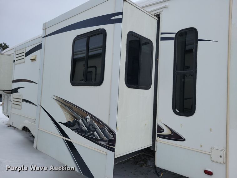 image for item NB9878 2010 Keystone Montana camper