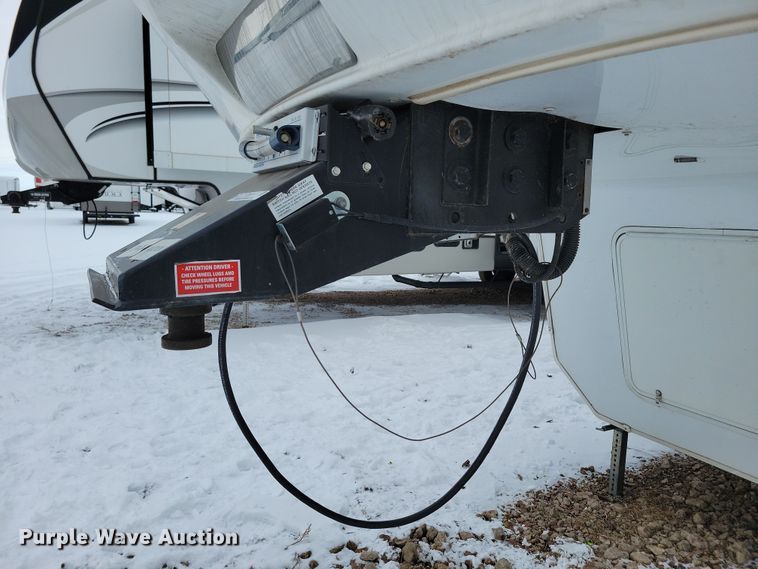 image for item NB9878 2010 Keystone Montana camper