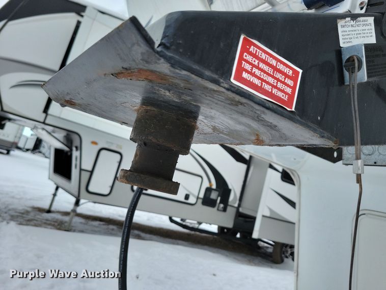 image for item NB9878 2010 Keystone Montana camper