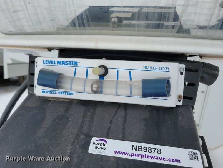 image for item NB9878 2010 Keystone Montana camper