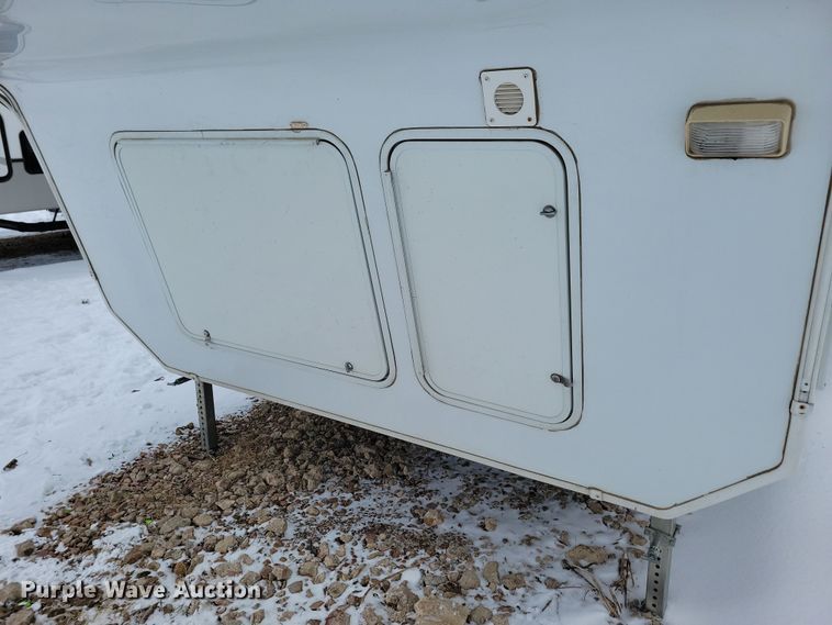 image for item NB9878 2010 Keystone Montana camper