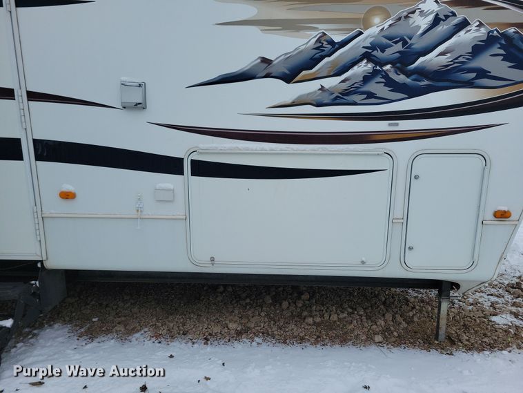 image for item NB9878 2010 Keystone Montana camper