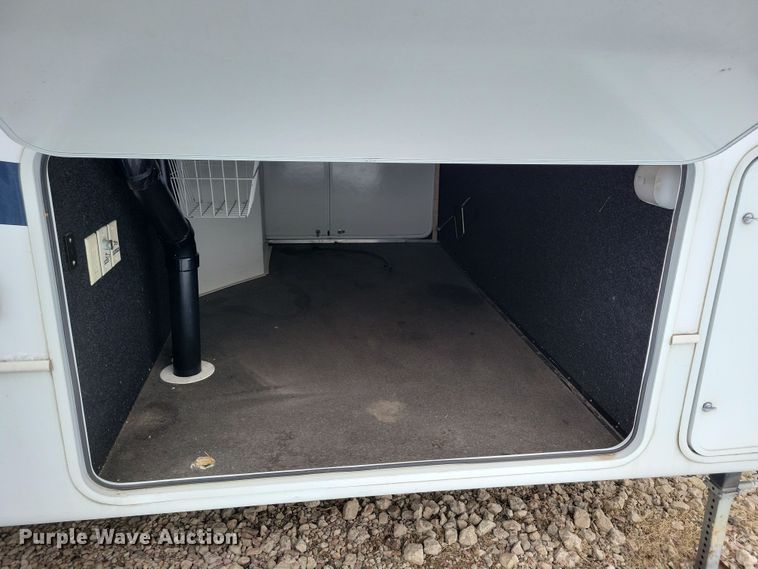 image for item NB9878 2010 Keystone Montana camper