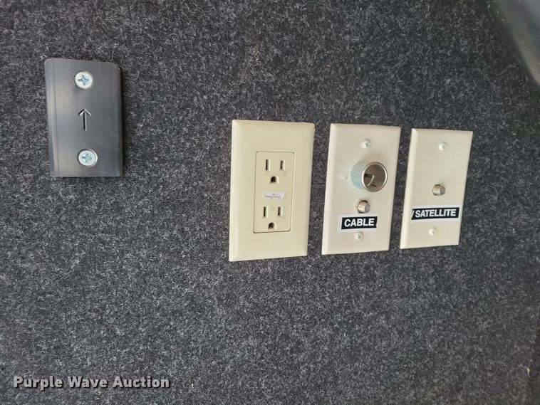 image for item NB9878 2010 Keystone Montana camper