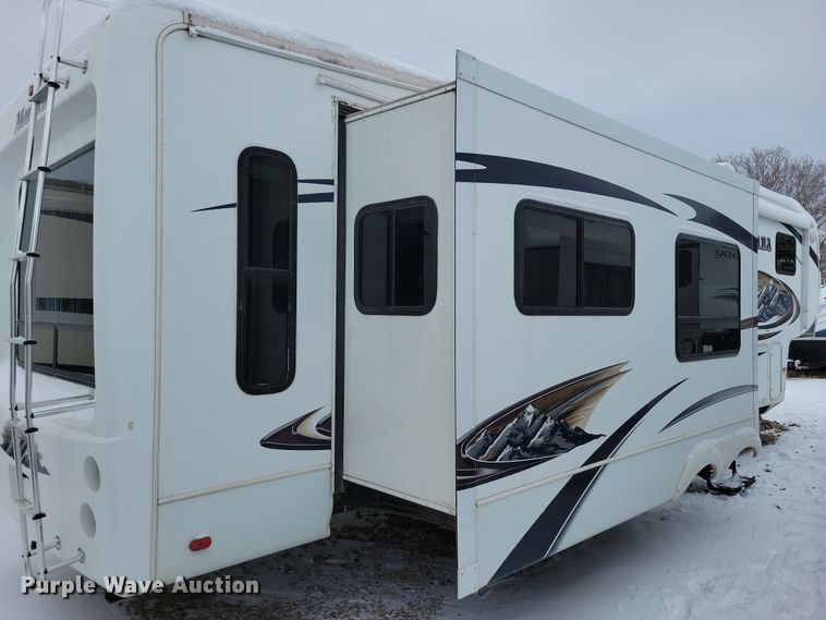 image for item NB9878 2010 Keystone Montana camper