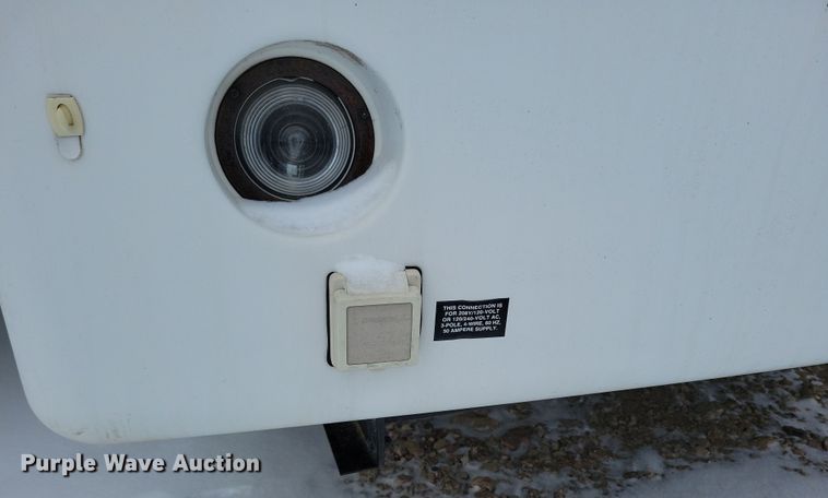 image for item NB9878 2010 Keystone Montana camper