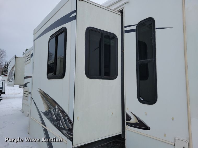 image for item NB9878 2010 Keystone Montana camper