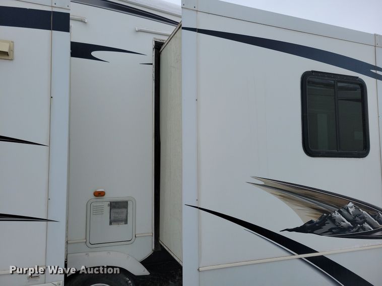 image for item NB9878 2010 Keystone Montana camper