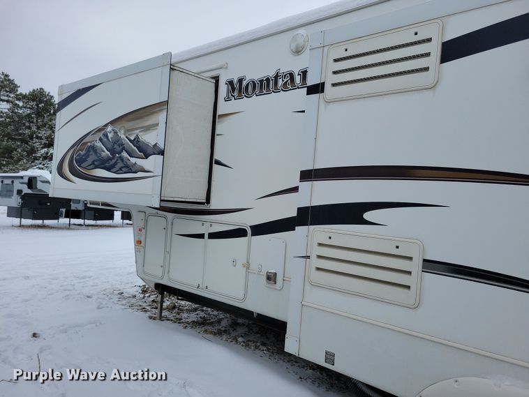image for item NB9878 2010 Keystone Montana camper