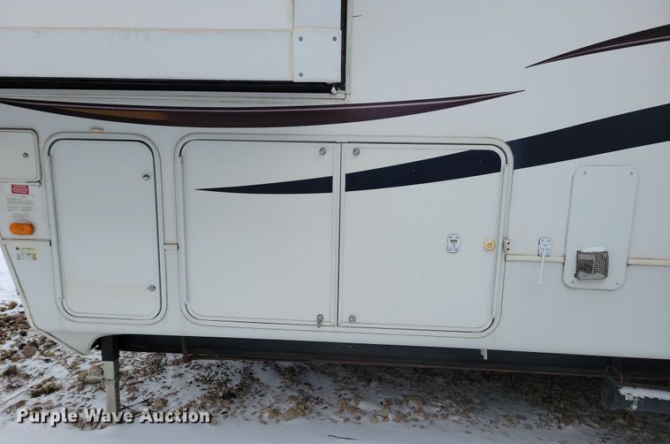 image for item NB9878 2010 Keystone Montana camper