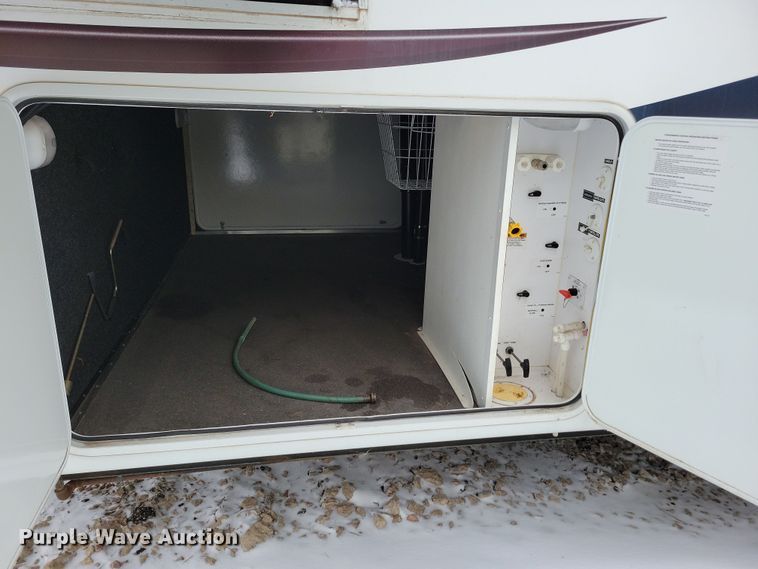 image for item NB9878 2010 Keystone Montana camper