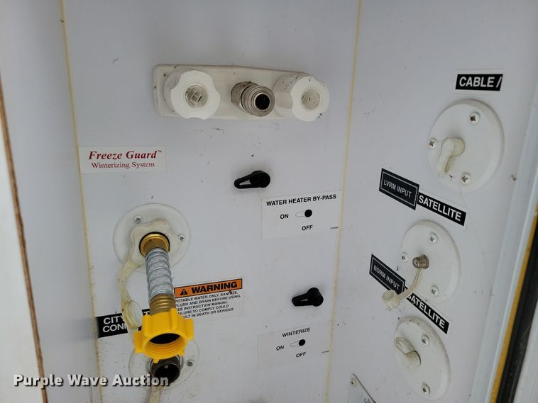 image for item NB9878 2010 Keystone Montana camper