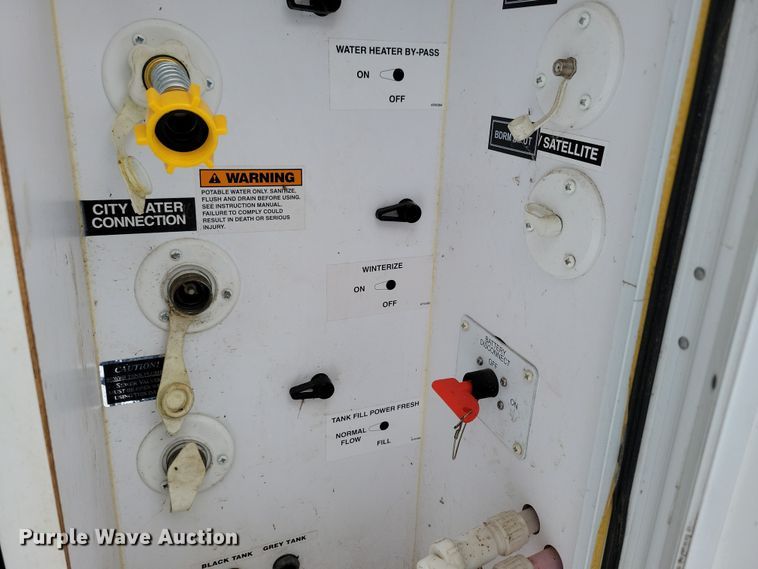 image for item NB9878 2010 Keystone Montana camper