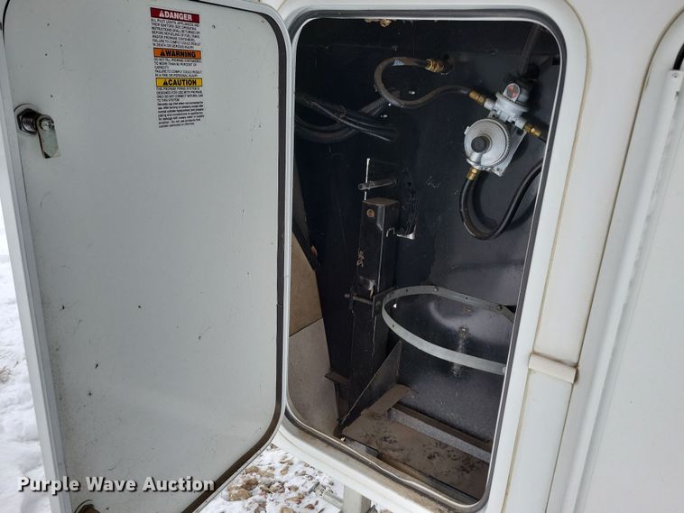 image for item NB9878 2010 Keystone Montana camper