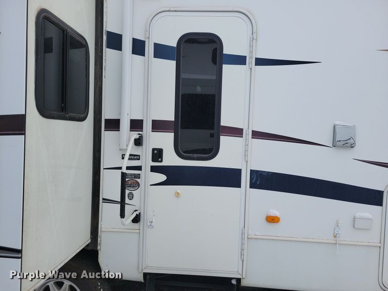 image for item NB9878 2010 Keystone Montana camper