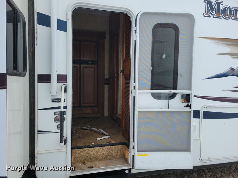 image for item NB9878 2010 Keystone Montana camper