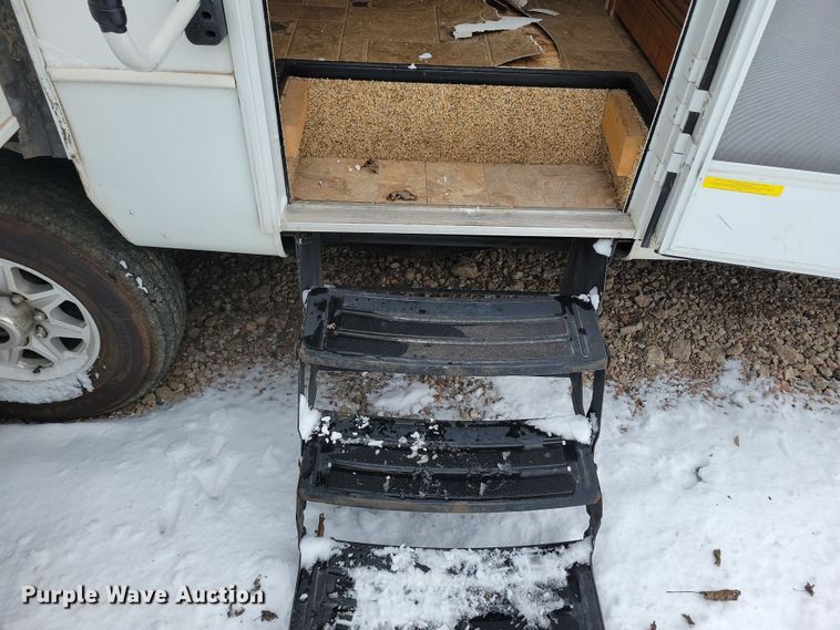 image for item NB9878 2010 Keystone Montana camper