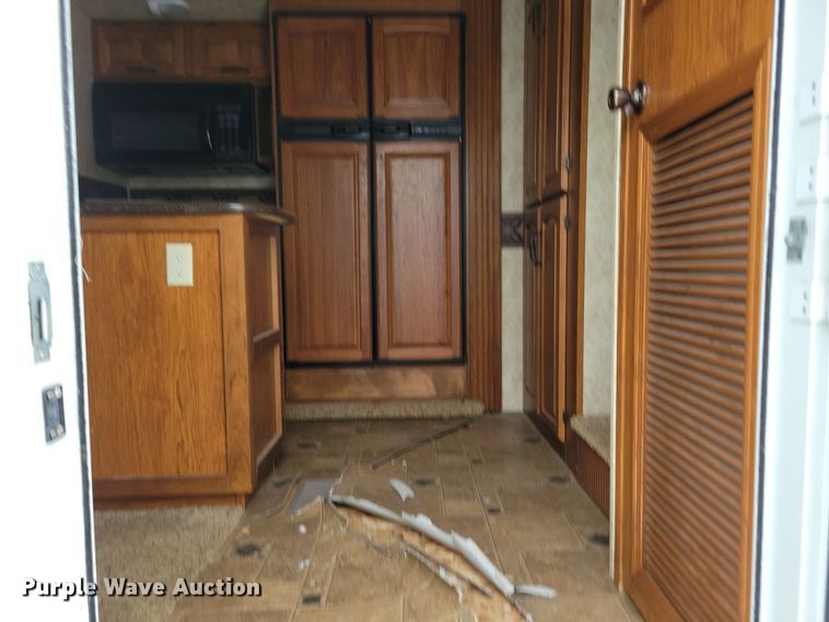 image for item NB9878 2010 Keystone Montana camper