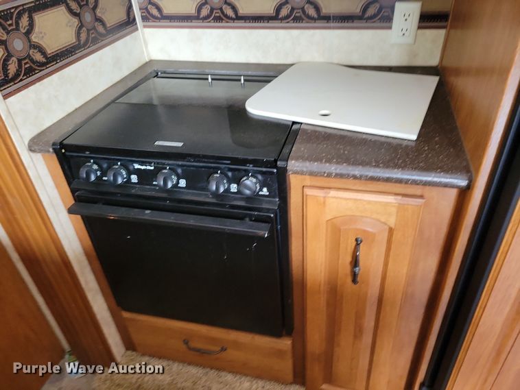 image for item NB9878 2010 Keystone Montana camper