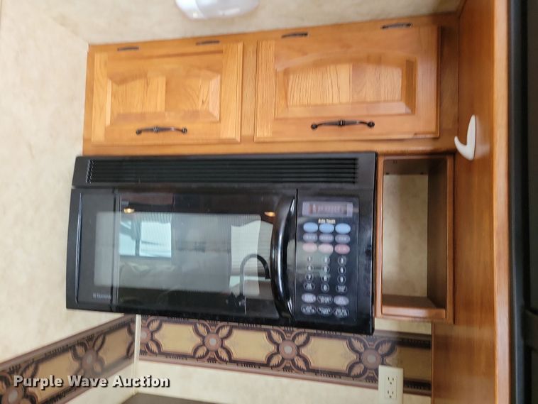 image for item NB9878 2010 Keystone Montana camper