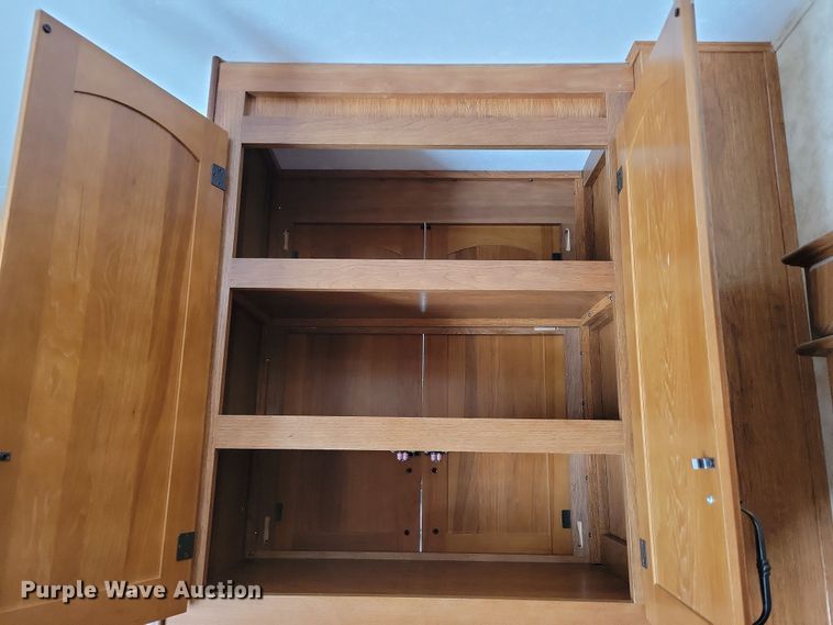 image for item NB9878 2010 Keystone Montana camper