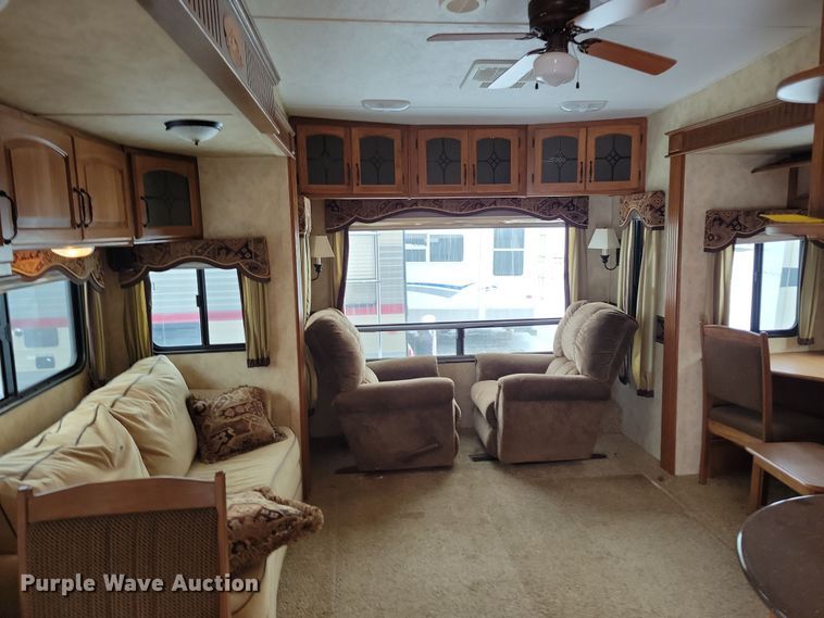 image for item NB9878 2010 Keystone Montana camper