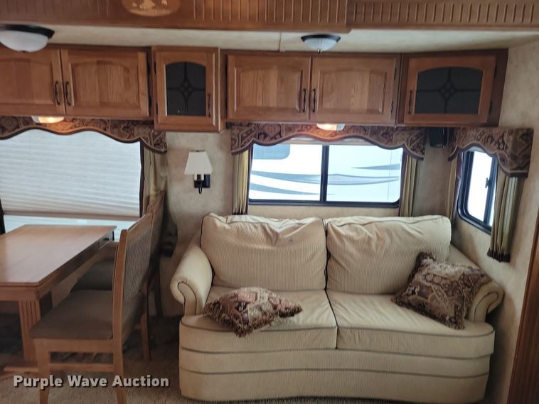 image for item NB9878 2010 Keystone Montana camper