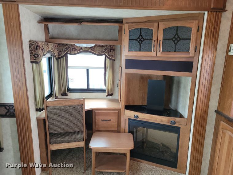 image for item NB9878 2010 Keystone Montana camper