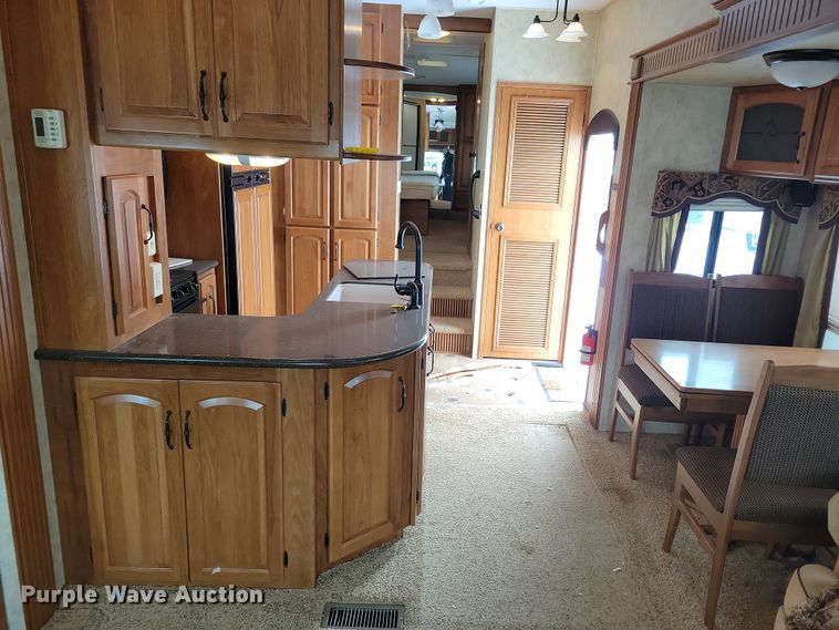 image for item NB9878 2010 Keystone Montana camper