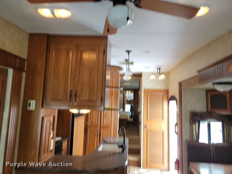 image for item NB9878 2010 Keystone Montana camper