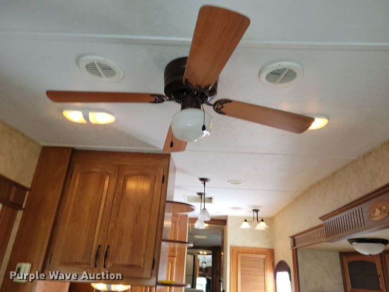 image for item NB9878 2010 Keystone Montana camper