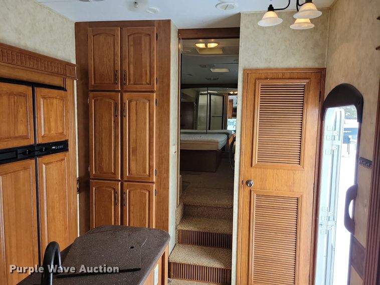 image for item NB9878 2010 Keystone Montana camper